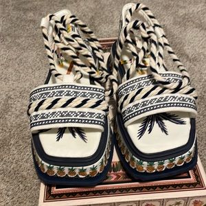 NWT Farmrio platform sandals